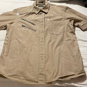 Men’s tan rocawear size large short sleeve button up shirt like new
